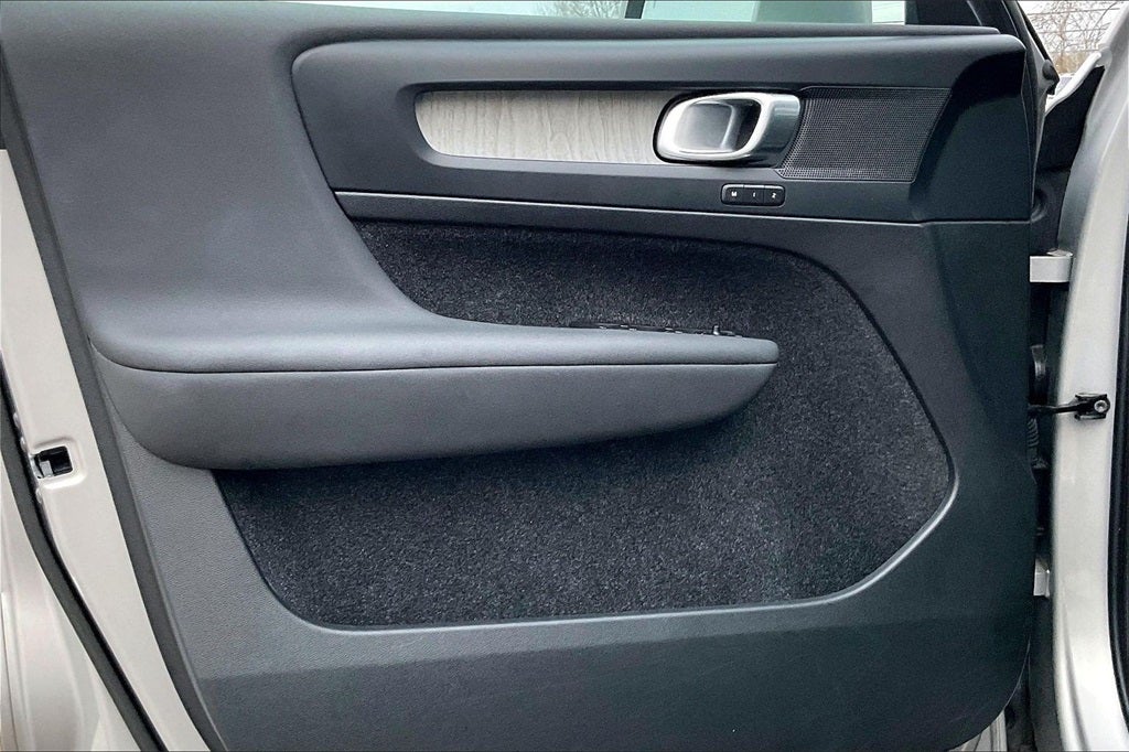 2024 Volvo XC40 B5 Core