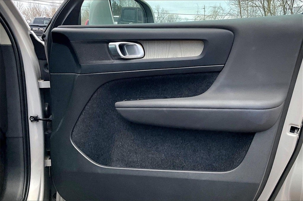 2024 Volvo XC40 B5 Core