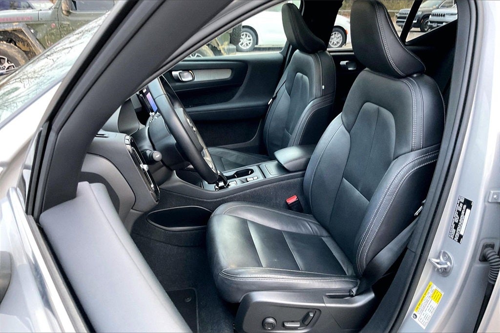 2024 Volvo XC40 B5 Core