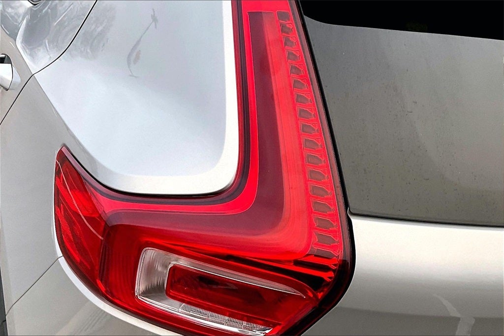 2024 Volvo XC40 B5 Core