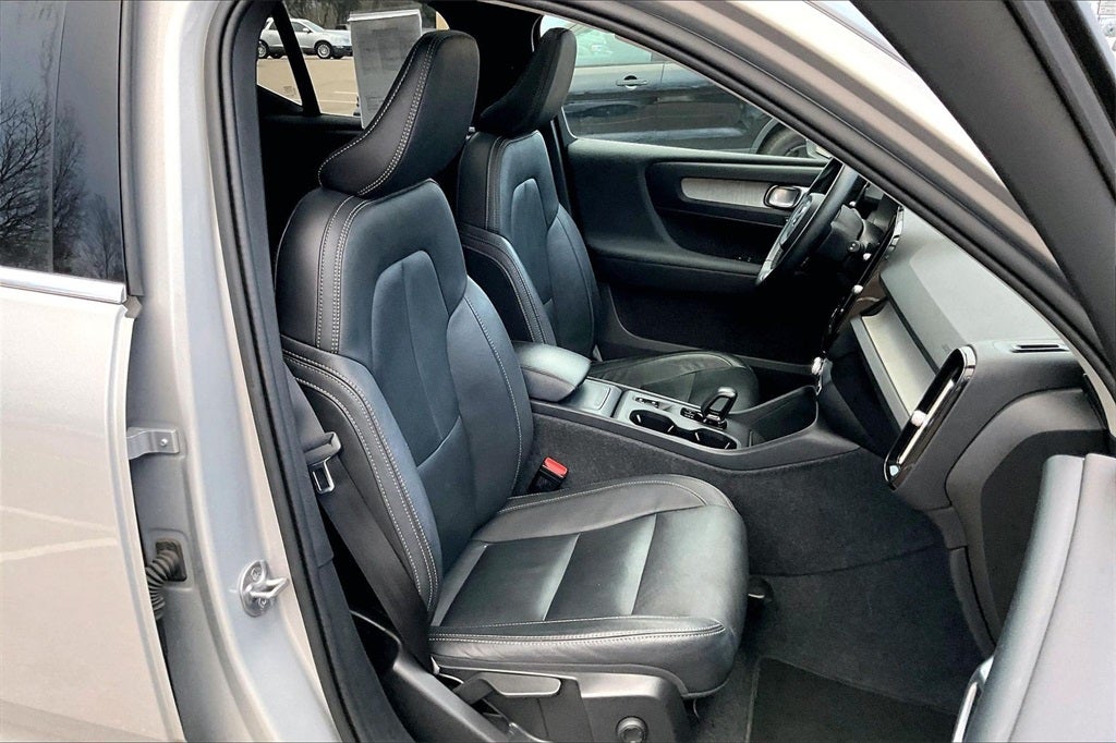 2024 Volvo XC40 B5 Core