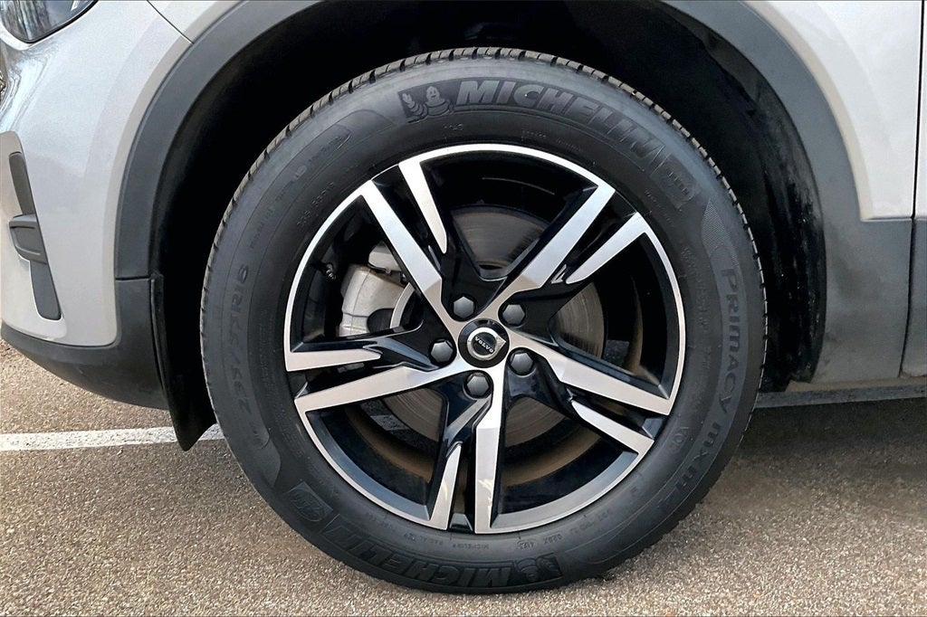 2024 Volvo XC40 B5 Core