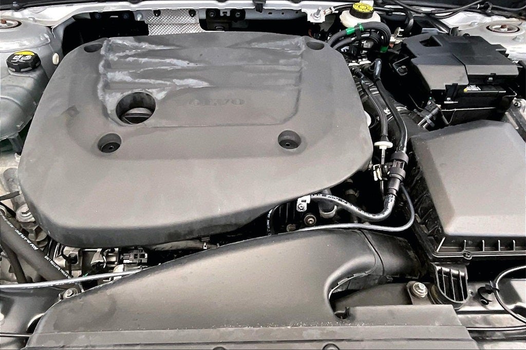 2024 Volvo XC40 B5 Core